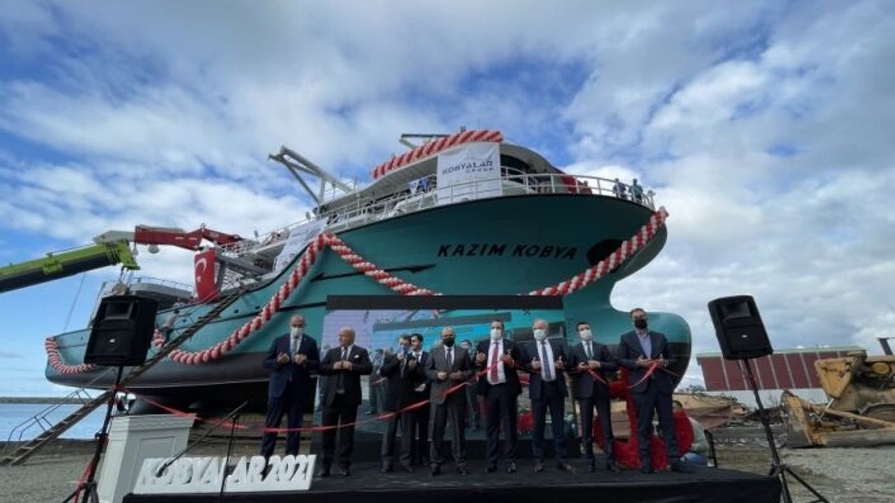 Trabzon'da 7 milyon dolara imal edilen balıkçı gemisi denize indirildi