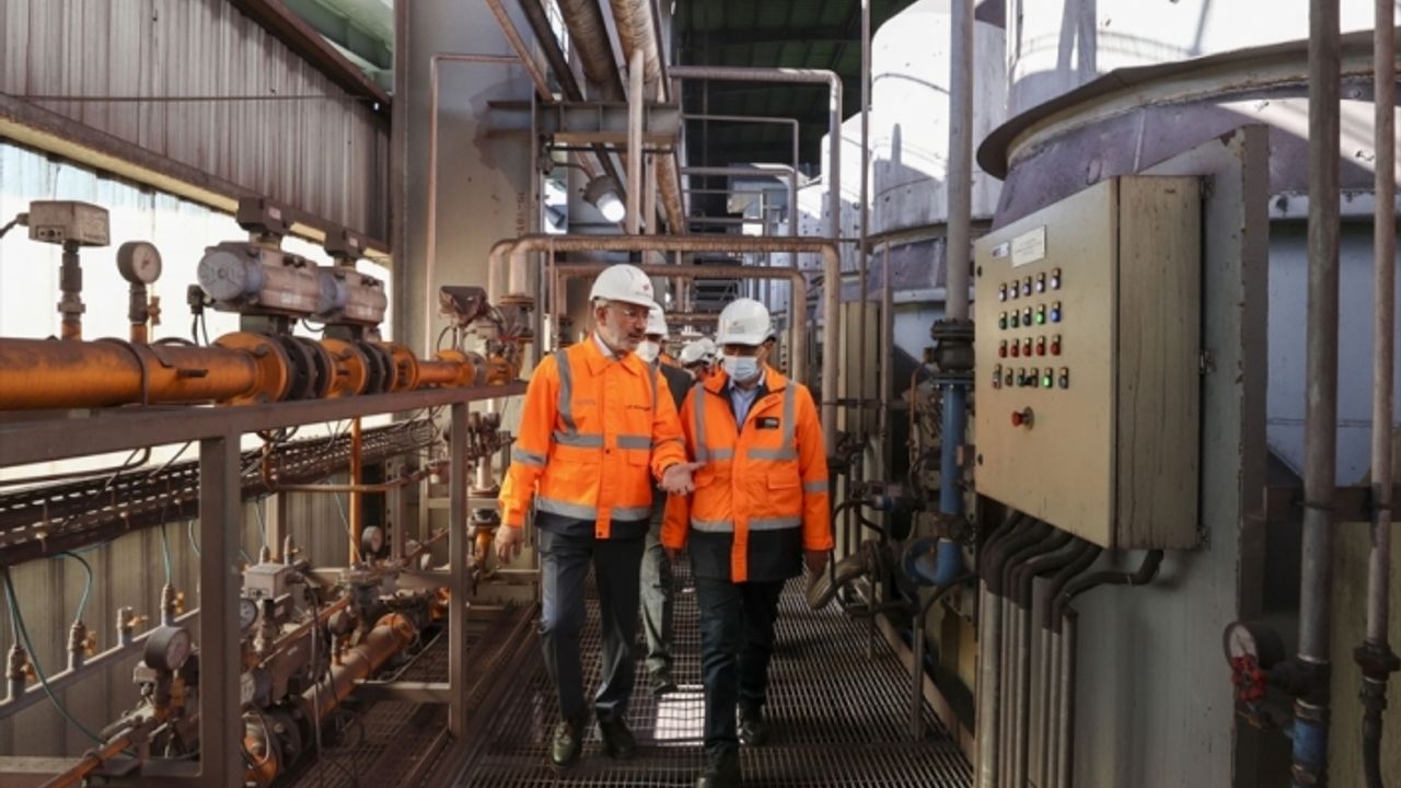 Bakan Dönmez, Cezayir'deki entegre demir çelik tesisini ziyaret etti