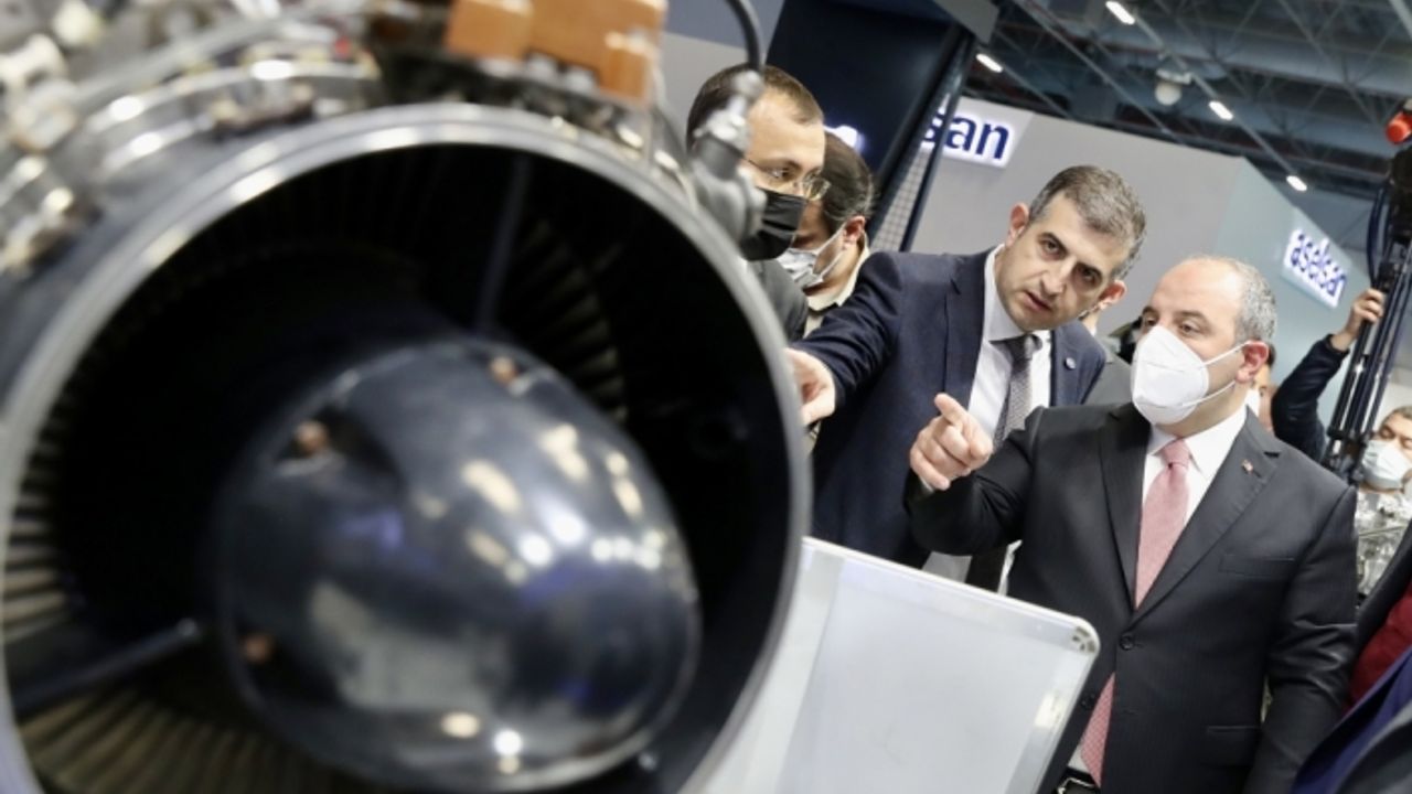 Bakan Varank savunma, havacılık ve uzay sanayi fuarında