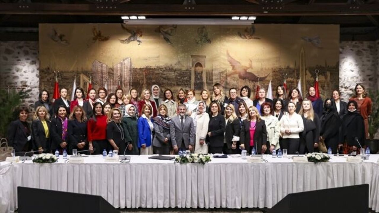 Bakan Nebati, iş dünyasının kadın temsilcileriyle bir araya geldi