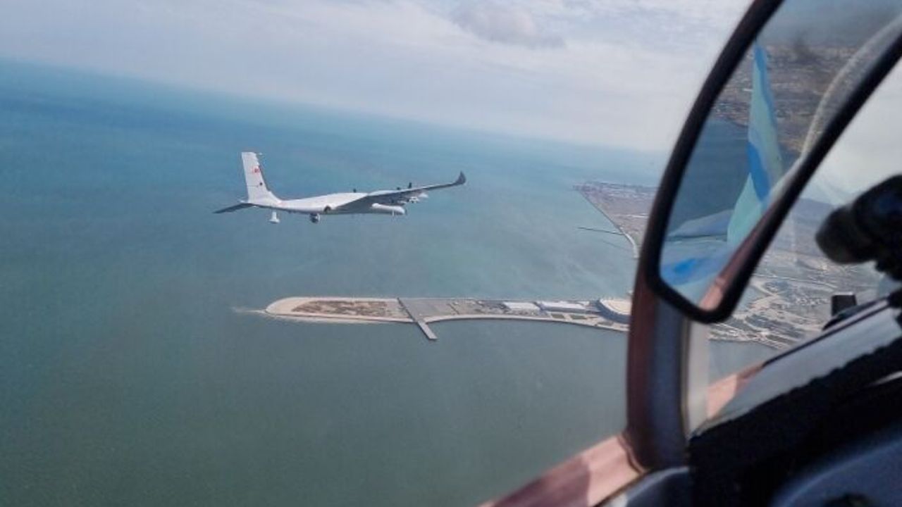 AKINCI TİHA, Selçuk Bayraktar'ın kumanda ettiği MiG29 ile kol uçuşu yaptı