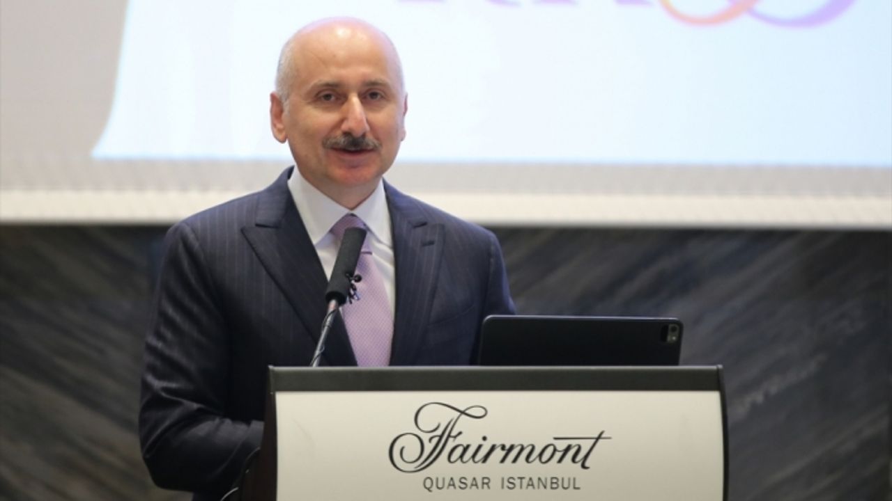 Bakan Karaismailoğlu, turizmcilerle bir araya geldi: