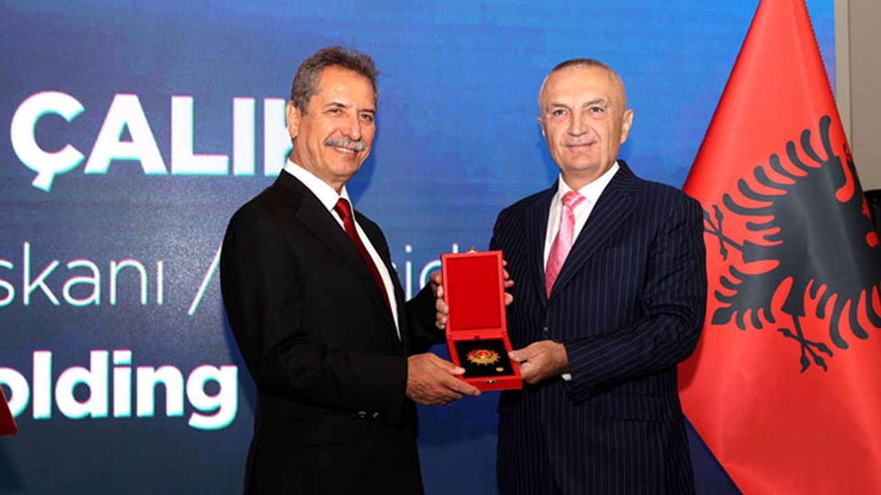 Ahmet Çalık'a “Arnavutluk'un en yüksek devlet nişanı“