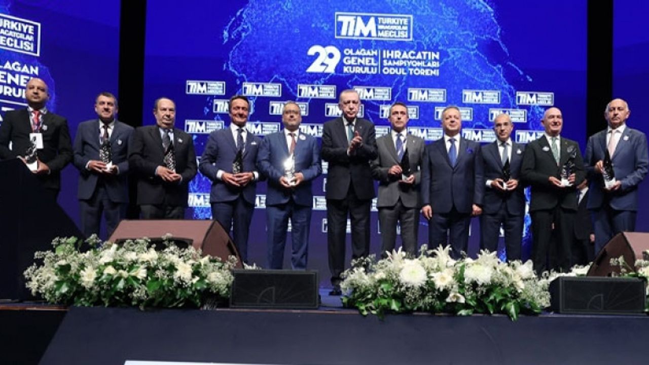 İhracatın Şampiyonları Ödüllerini TİM Genel Kurulunda Aldı
