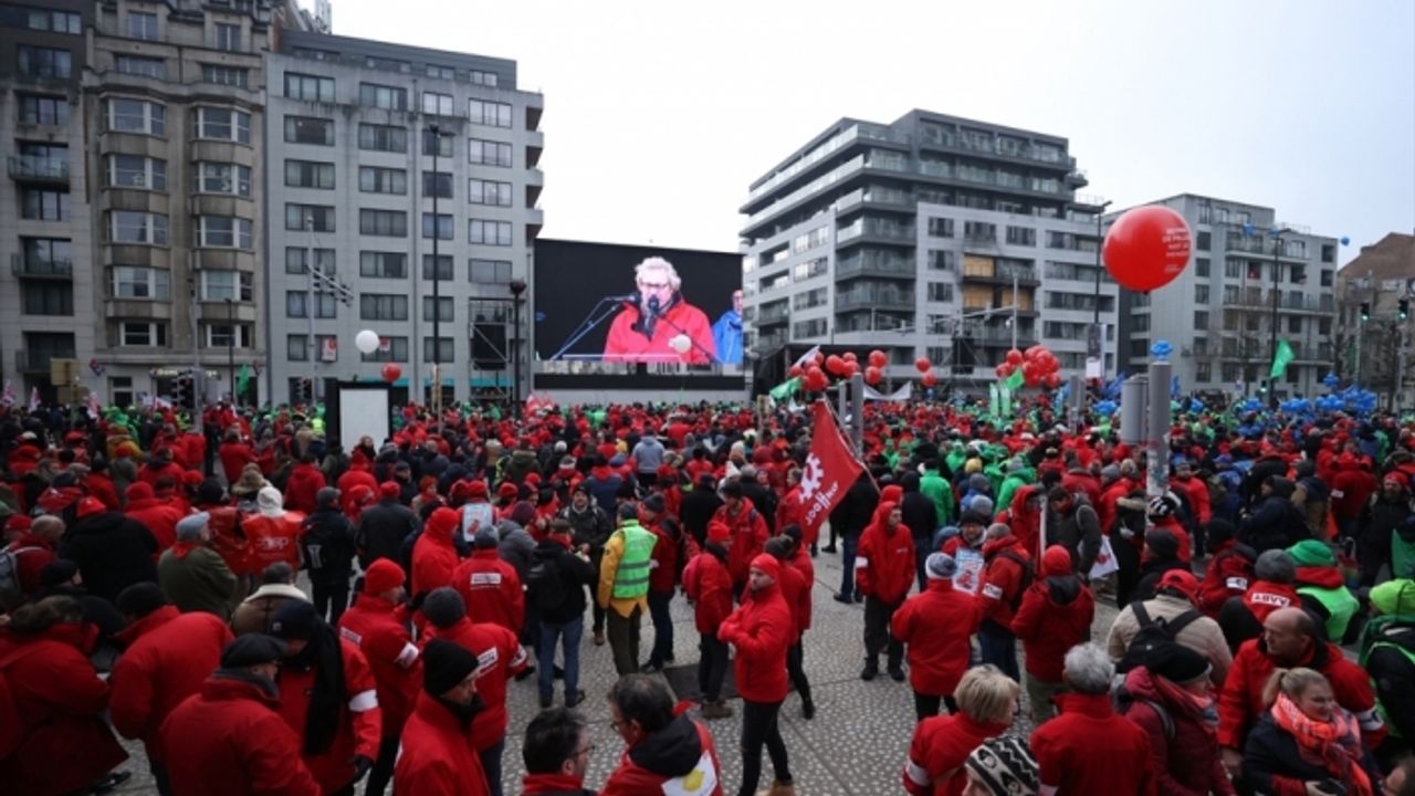 Belçika'da çalışanlar hayat pahalılığını protesto için greve gitti