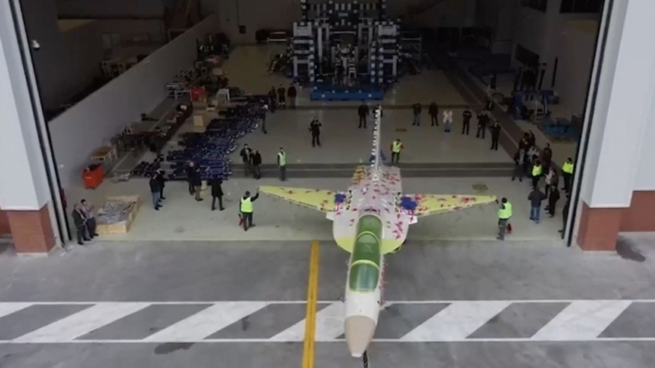 Türkiye'nin jet eğitim uçağı Hürjet, ilk uçuşa ilerliyor