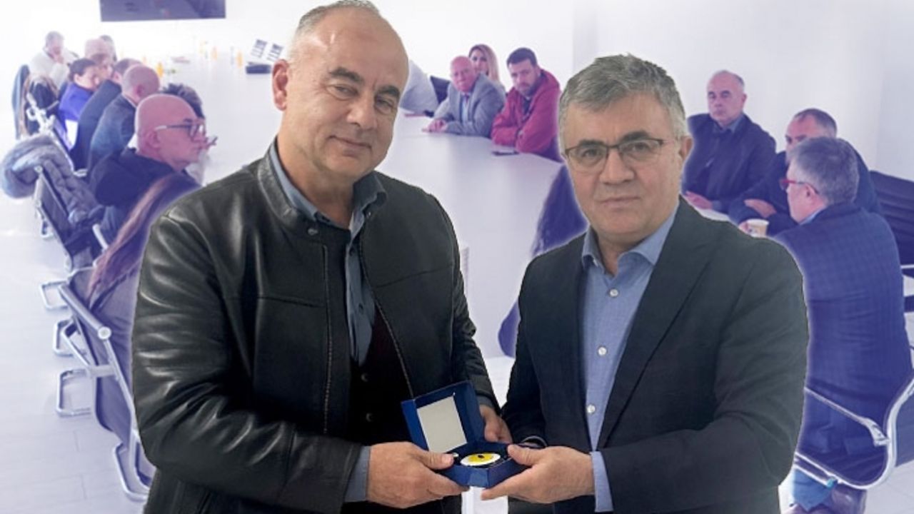 İzmirli İş İnsanları Londra’ya Gıda Çıkarması Yaptı