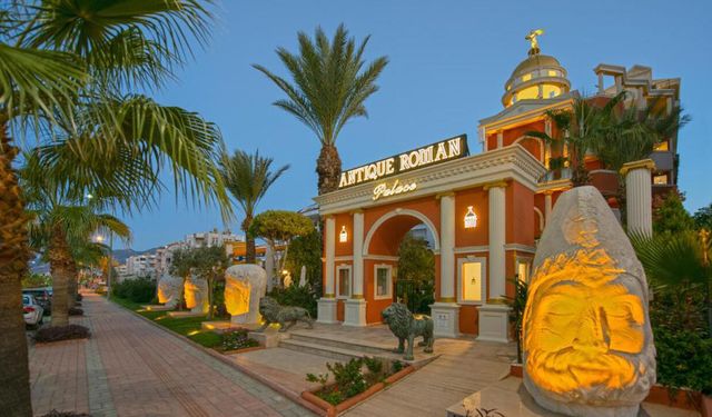 Alanya'daki otel "Antik Roma" konseptiyle müze atmosferinde servis veriyor
