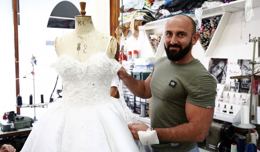 İngiliz Seçkinleri Türk Tasarımcı Mustafa Aslantürk GiydiriyoR