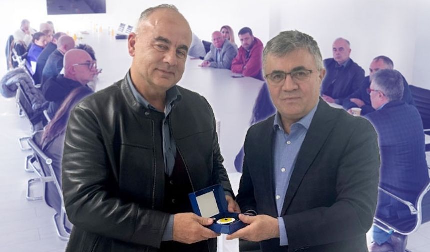 İzmirli İş İnsanları Londra’ya Gıda Çıkarması Yaptı