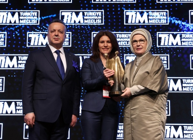 Türkiye İhracatçılar Meclisi (TİM) tarafından Beşiktaş&#039;taki bir otelde düzenlenen &quot;İhracatın Güçlü Kadınları Ödül Töreni&quot;nde başarı iş kadınları ödüllendirildi.
