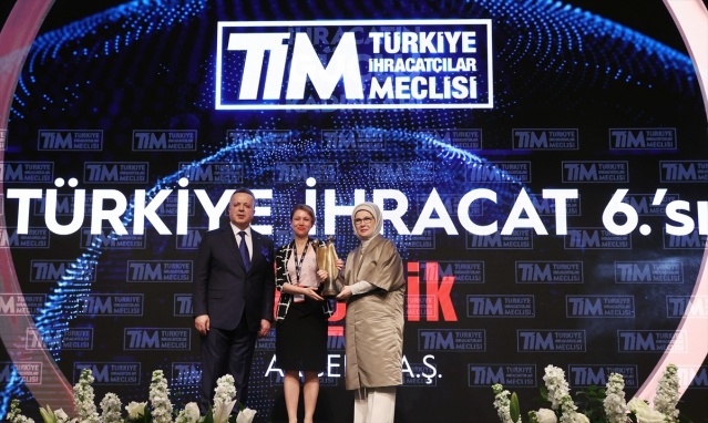 İhracatın Güçlü Kadınları Ödüllendirildi