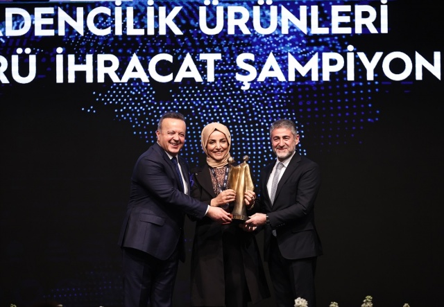 İhracatın Güçlü Kadınları Ödüllendirildi
